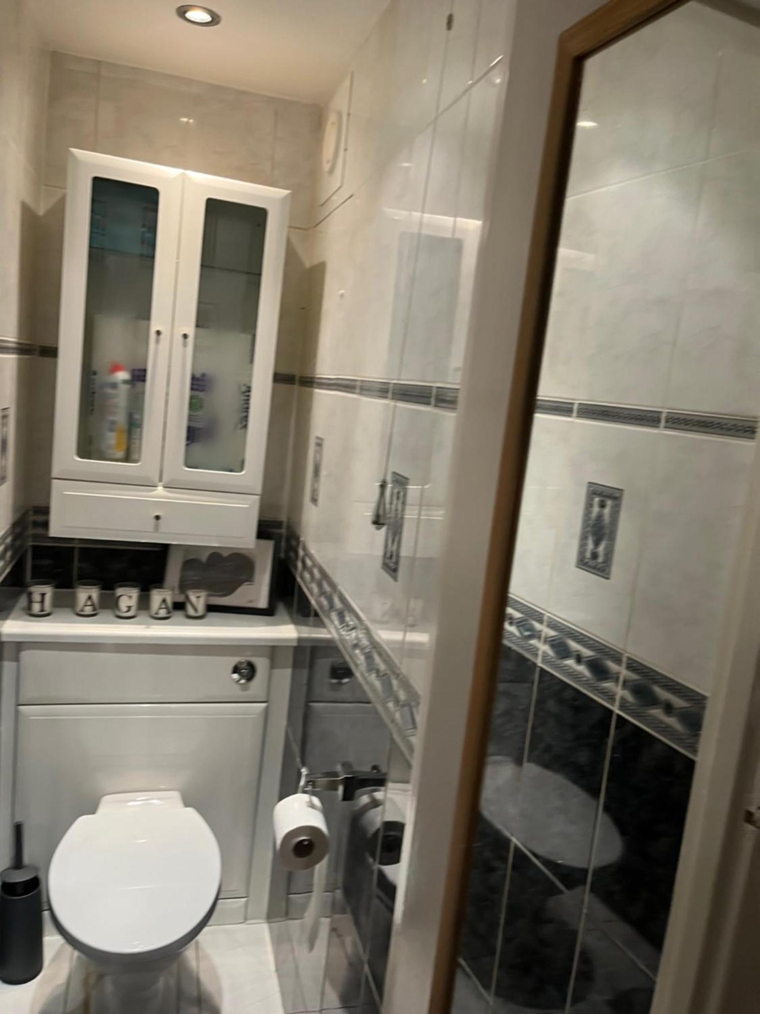 Gazde/Camere de închiriat Spacious Double Londra