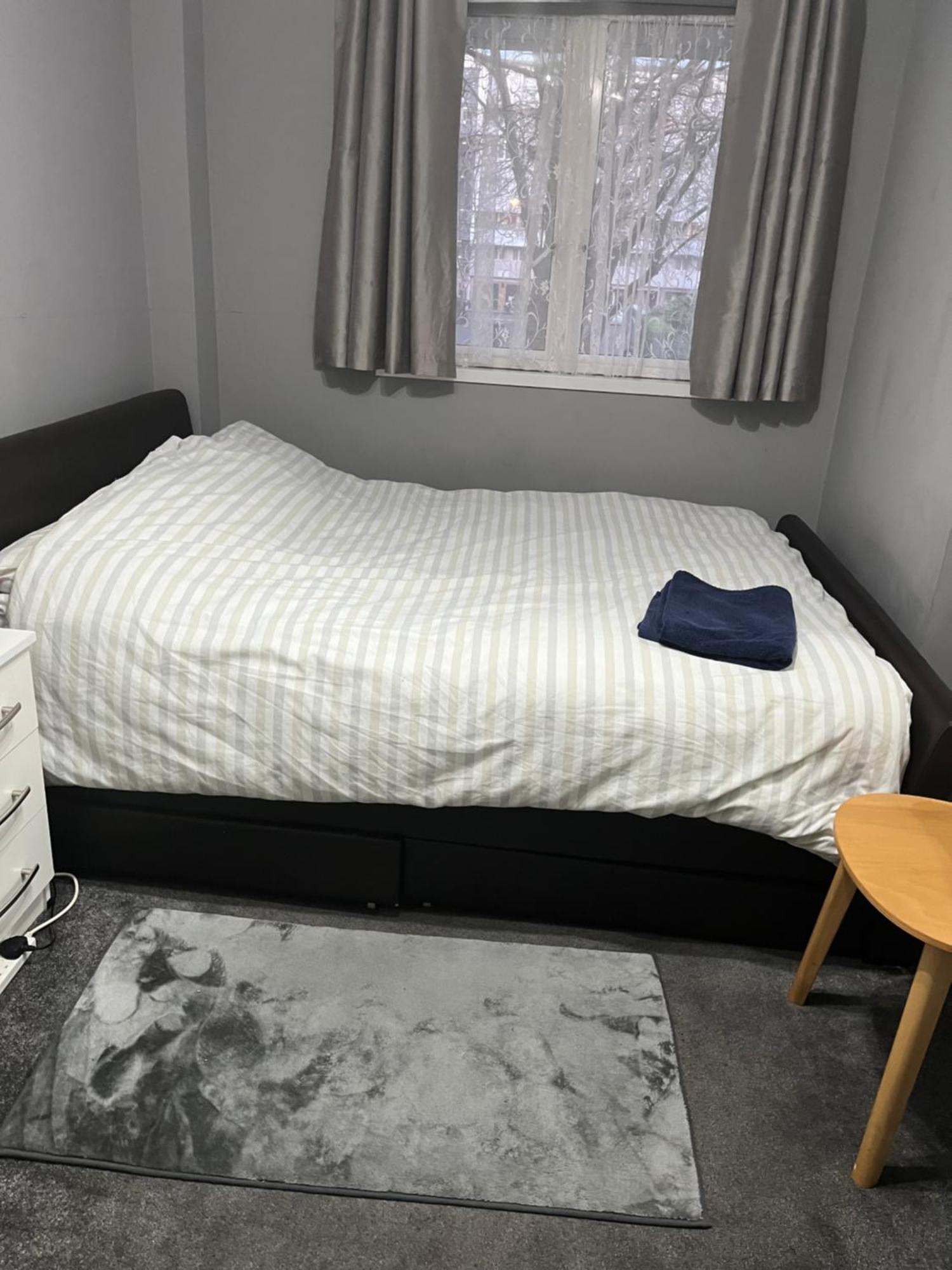 Spacious Double Gazde/Camere de închiriat *